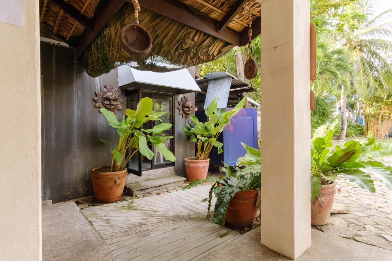 Reddoorz Plus Near Vigan Convention Center エクステリア 写真